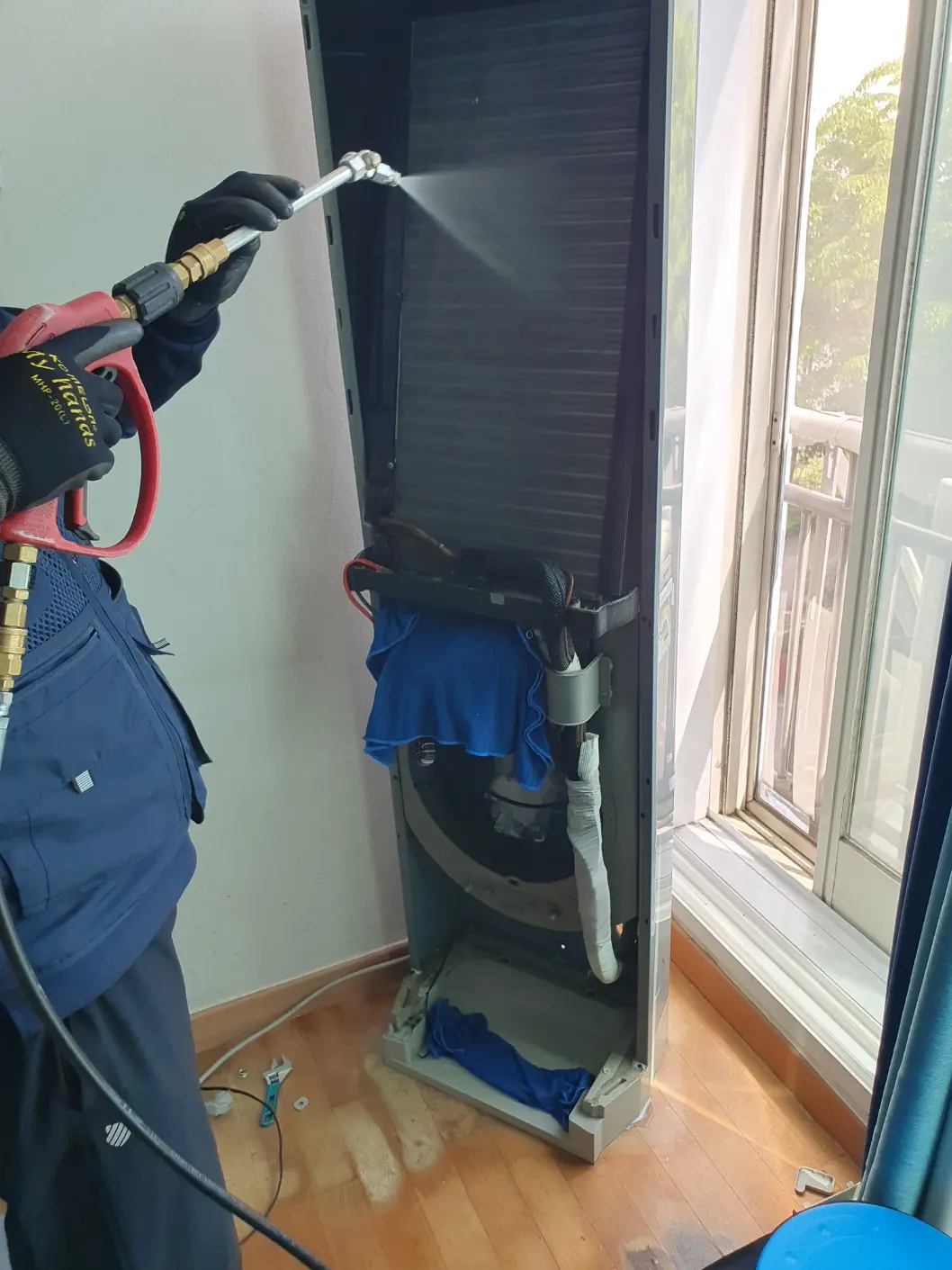 에어컨 분해 청소 - 스탠드형